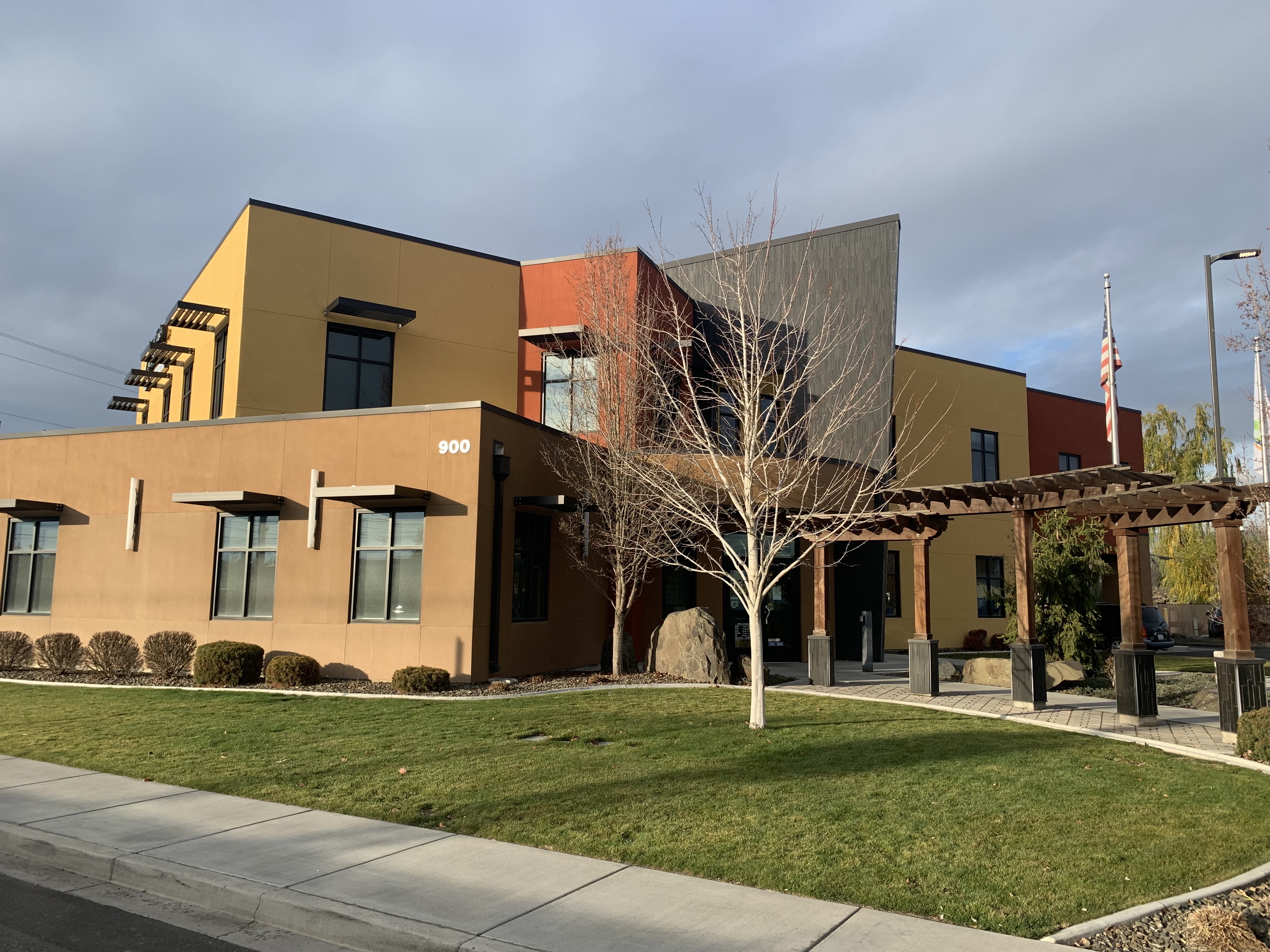 outside view of our Sunnyside, WA branch 